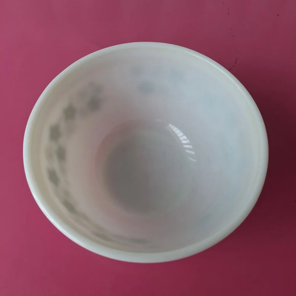 Vintage Pyrex Spring Blossom Green Milk Glass 1 1/2 QT Bowl 402 Crazy Daisy